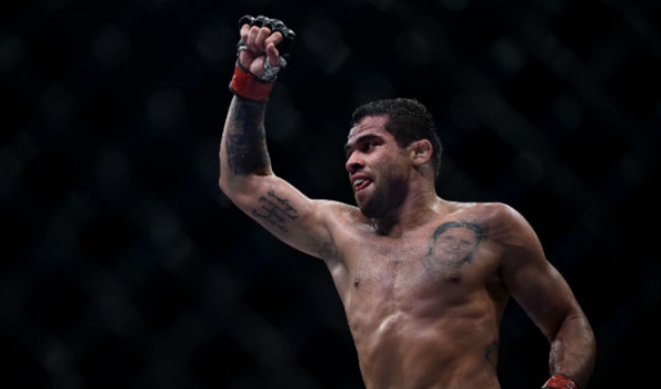 Renan Barão x Phillipe Nover - UFC Brasília MOBILE