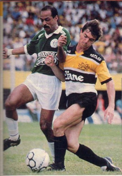 O veloz Jairo Lenzi infernizou naquele ano quem cruzou o caminho do campeão Criciúma
