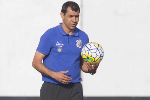 Entre elogios e desconfiança, Carille é o melhor pós-Tite no Corinthians