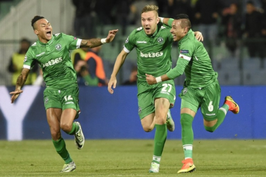 Natanael (direita) - Ludogorets x PSG