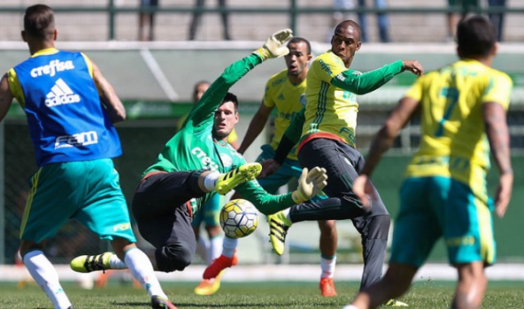  Jailson brilha e leva a melhor sobre Prass em rachão no Palmeiras. Veja! 