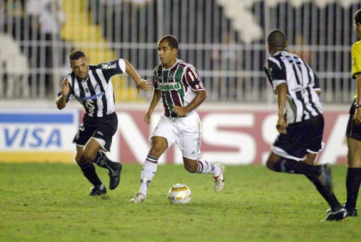 17/08/2005 - Fluminense venceu por 2 a 1, no São Januário - Jogo de ida da Copa Sul Americana