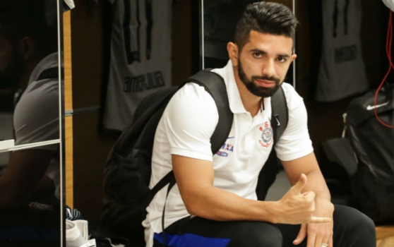 Guilherme negocia dívida com Timão e viaja para fechar com Atlético-PR