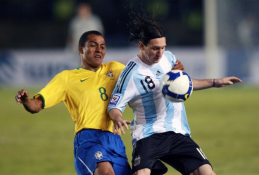 Gilberto Silva - Brasil x Argentina (Messi) - Eliminatórias da Copa-2010