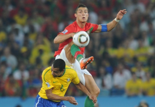 Gilberto Silva - Brasil x Portugal (Cristiano Ronaldo) Copa-2010