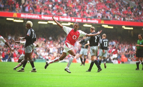 Gilberto Silva - Gol contra o Liverpool em 2002