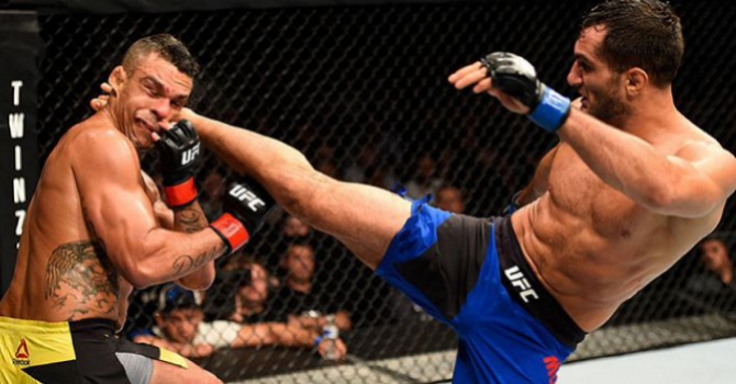 Gegard Mousasi derrotou Vitor Belfort por nocaute técnico aos 4:40min do R2