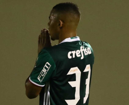 Gabriel Jesus admite cansaço depois de se sacrificar pelo Palmeiras