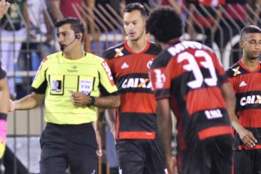Sandro Meira Ricci - Arbitro durante o clássico entre Flamengo e Fluminense