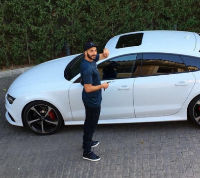Karim Benzema sempre tira onda com carrões