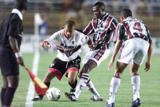 Em 2001 o São Paulo eliminou o Fluminense na semifinal do Torneio Rio-São Paulo