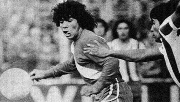 O craque entrou no decorrer do jogo com a camisa 16