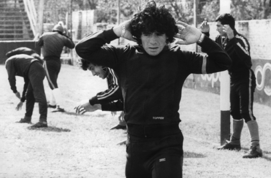 Não ganhou títulos no Argentinos Juniors, mas brilhou intensamente e foi para o Boca em 1981