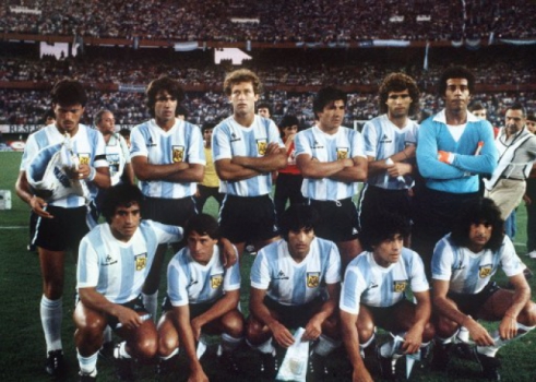 Já como um astro na Argentina, foi convocado para a Copa de 1982
