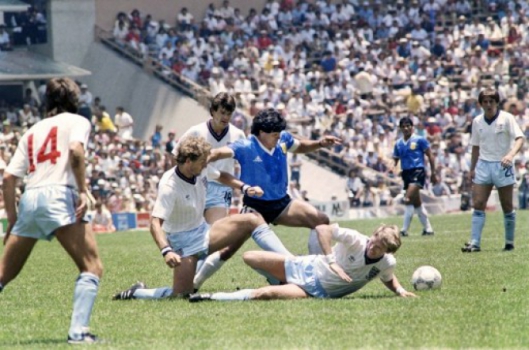Também foi no período em que esteve no Napoli que virou mito na Argentina, em 1986