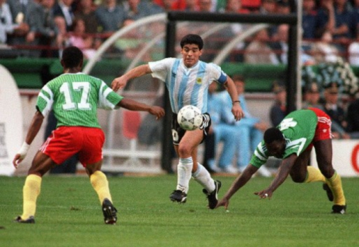 Em 1990, chegou à Itália vindo de uma lesão para buscar sua segunda Copa