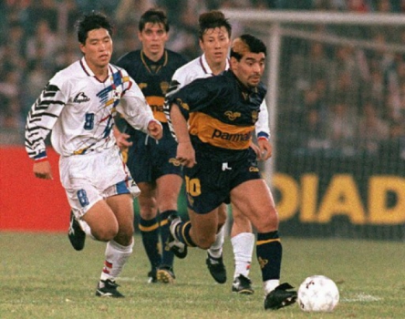 Ficou no clube de 1995 até 1998, quando encerrou a carreira