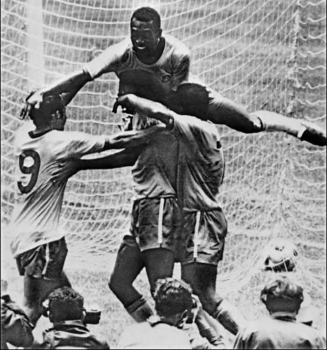 Com grande esquadrão na Copa de 70, Pelé faturou o tricampeonato com o Brasil