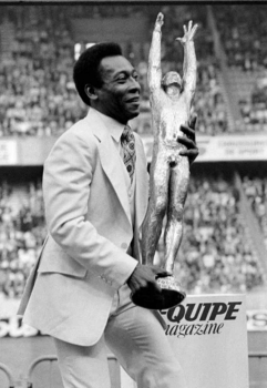 Em 1981, Pelé foi eleito por jornalistas do mundo todo como Atleta do Século