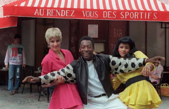 Fora de campo, Pelé se aventurou também em alguns filmes