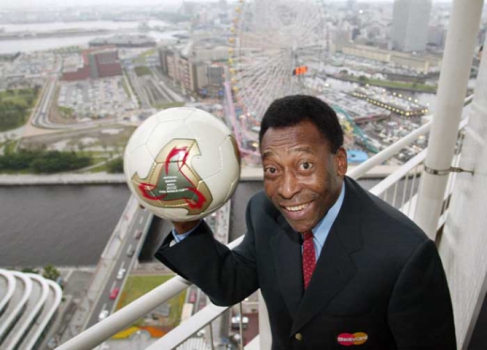 Pelé promoveu a Copa de 2002 na Coréia e Japão, onde o Brasil foi pentacampeão