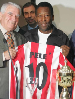 Pelé foi o maior camisa 10 da história do futebol mundial e eternizou o número