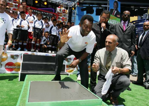 Pelé se tornou uma grande marca após encerrar sua carreira no futebol