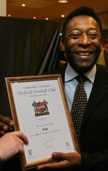 O Rei recebe homenagem do Sheffield FC, o clube mais antigo do mundo, na Inglaterra
