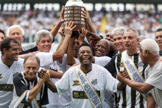 Pelé comemora com seus antigos parceiros o 100º aniversário do Santos