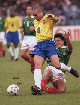 1997 - Ronaldo (Barcelona / Internazionale)