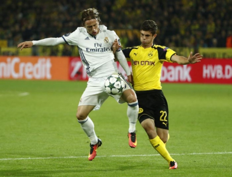 Modric volta na próxima semana ao Real Madrid. Sofreu lesão no joelho