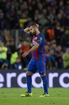 Alba sofreu estiramento na coxa esquerda e volta ao Barça no início de novembro
