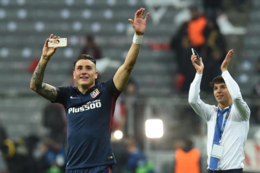 Giménez volta ao Atlético de Madrid este mês. Sente dores na coxa direita