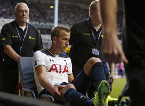 Kane, com lesão no tornozelo, volta na segunda quinzena de novembro ao Tottenham
