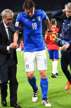 Montolivo, com ruptura do ligamento cruzado, volta em abril ao Milan
