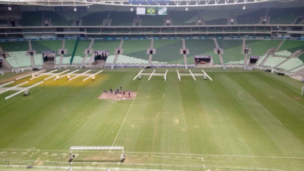 Gramado do Allianz tem partes trocadas e passa por tratamento