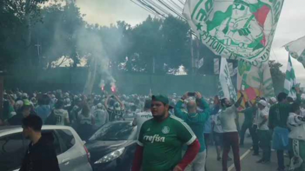 Torcida do Palmeiras fará festa no aeroporto antes de viagem a Minas