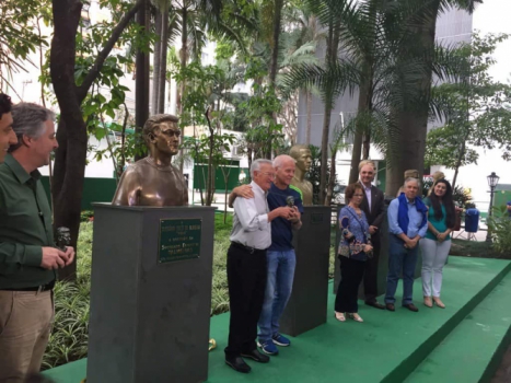 Dudu é eternizado no Palmeiras com busto ao lado de Ademir da Guia