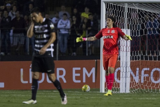 Balbuena e o goleiro Cássio, do Corinthians