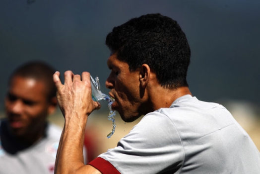 Magno Alves, Rooney, Özil, James... O resumo do vaivém no fim de semana