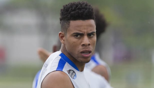 Gustavo não joga com Oswaldo e vira reserva até de improvisado no Timão