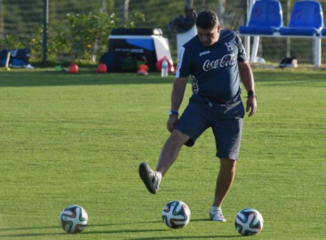 Luis Fernando Suarez, que treinou Honduras, está sem clube no momento