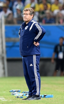 Safet Susic está sem clube, mas negocia com equipes francesas. Dirigiu a Bósnia