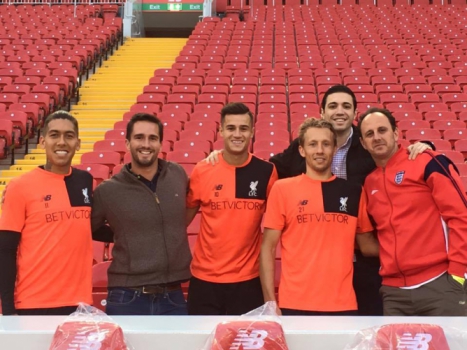Rogério Ceni - Alexandre e Charles , além de Firmino, Coutinho e Lucas, no Anfield Stadium