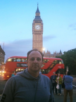 Rogério Ceni - Em Londres, Big Ben ao fundo.