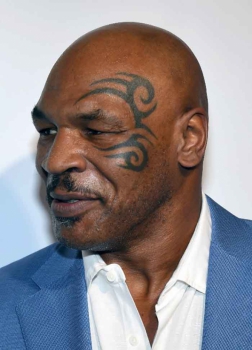 Outro ídolo do boxe, Mike Tyson cumpriu pena por estupro e assalto nos anos 90