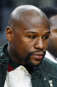 Em 2012 o pugilista americano Floyd Mayweather ficou preso por violência doméstica