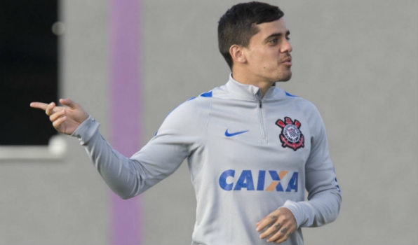 No ano em que mais jogou, 'fominha' Fagner ainda busca meta no Timão