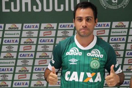 Martinuccio com a camisa da Chapecoense