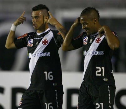 Fellipe Bastos - com a camisa da Vasco